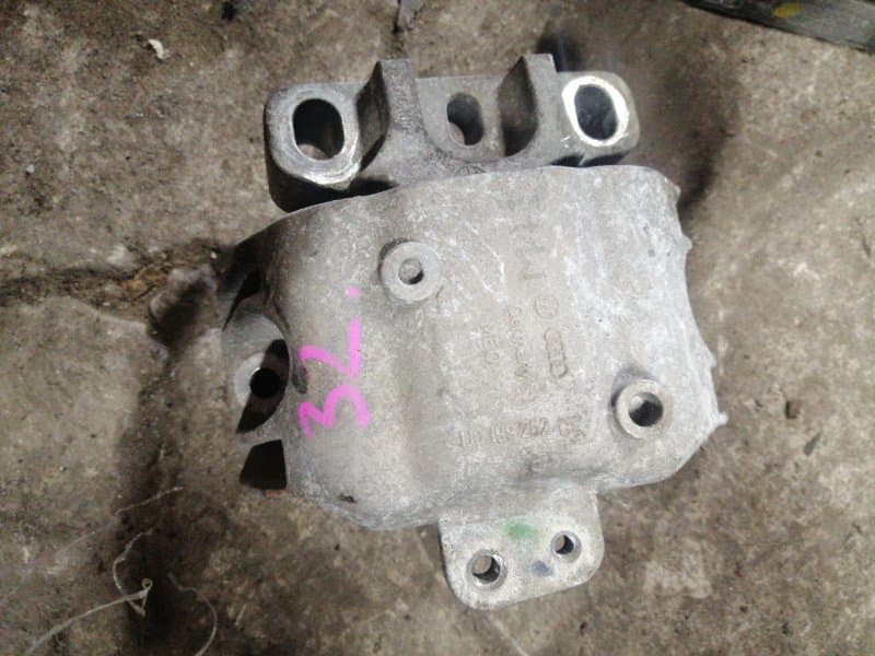 Опора ДВС Audi TT 8N3 BHE 2005 (б/у)