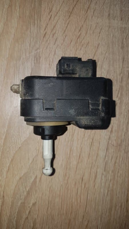 Корректор фары Volvo S60 СЕДАН B5254T2 2008 (б/у)