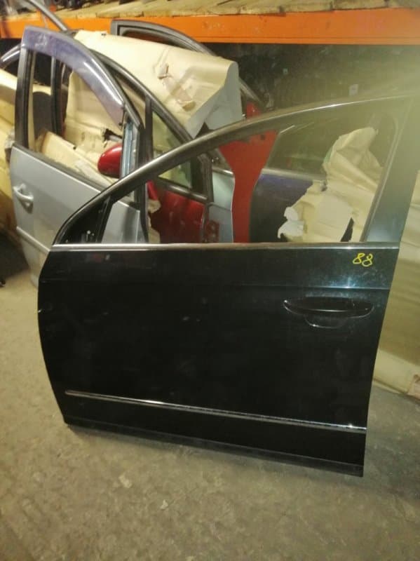 Дверь Volkswagen Passat 3С5 AXZ 2007 перед. лев. (б/у)
