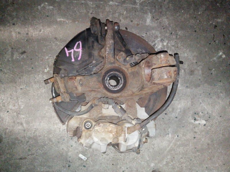 Кулак Audi TT 8N3 BHE 2003 перед. (б/у)
