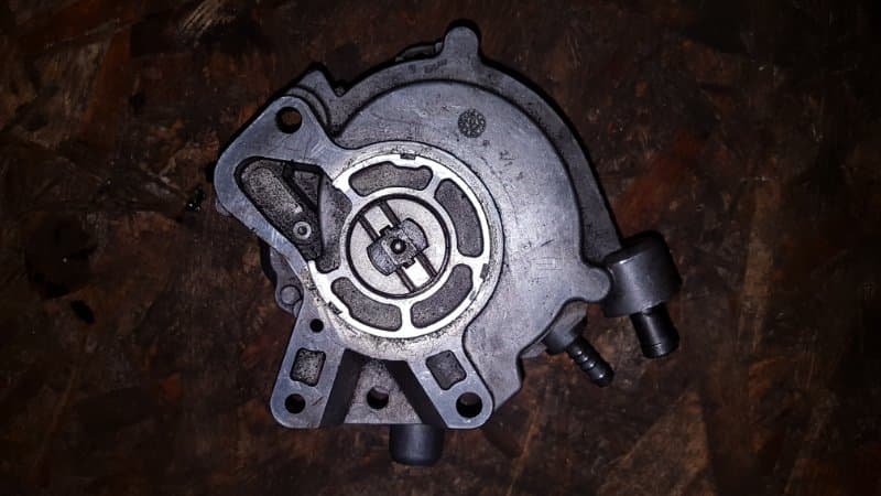 Насос вакуумный Volkswagen Multivan 7H AXE 2007 (б/у)