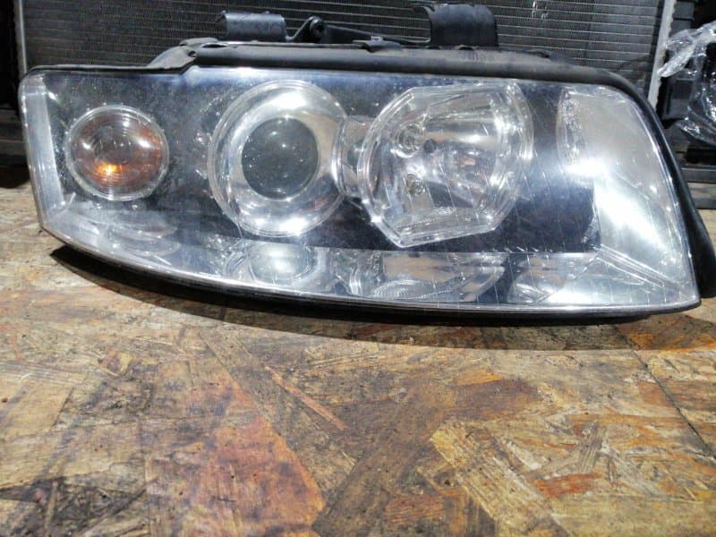 Фара ксенон Audi A4 8E5 AMB 2003 перед. прав. (б/у)