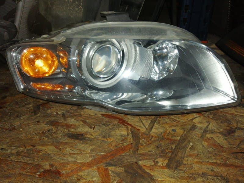 Фара ксенон Audi A4 8EC BGB 2006 перед. прав. (б/у)