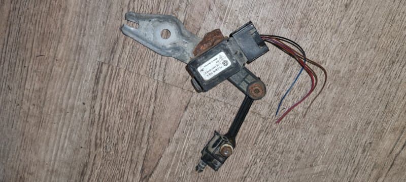Датчик дорожного просвета с рычагом Volkswagen Touareg 7L6 AXQ 2005 (б/у)