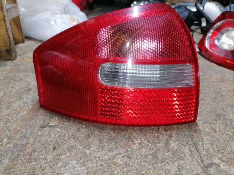 Фонарь Audi A6 4B2 ARE 2003 задн. лев. (б/у)