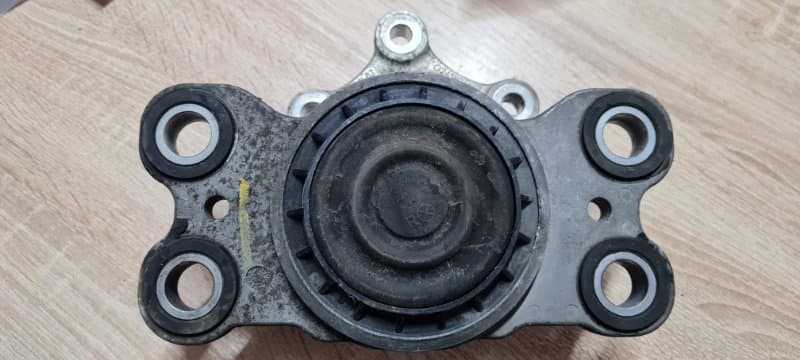Опора ДВС Volvo S60 Y20 B4164T 2011 лев. (б/у)