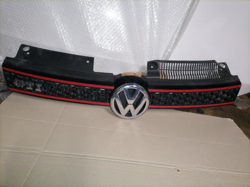 Решетка радиатора Volkswagen Golf 5K1 CCZ 2012 (б/у)