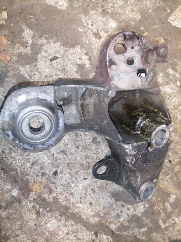 Кронштейн Audi A6 4B2 ARE 2003 (б/у)