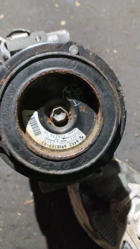 Компрессор кондиционера BMW X3 E83 N52B30AF 2008 (б/у)