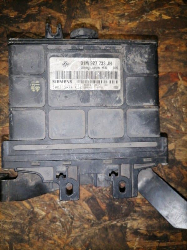 Блок управления Volkswagen Golf 1J5 AVU 2000 (б/у)