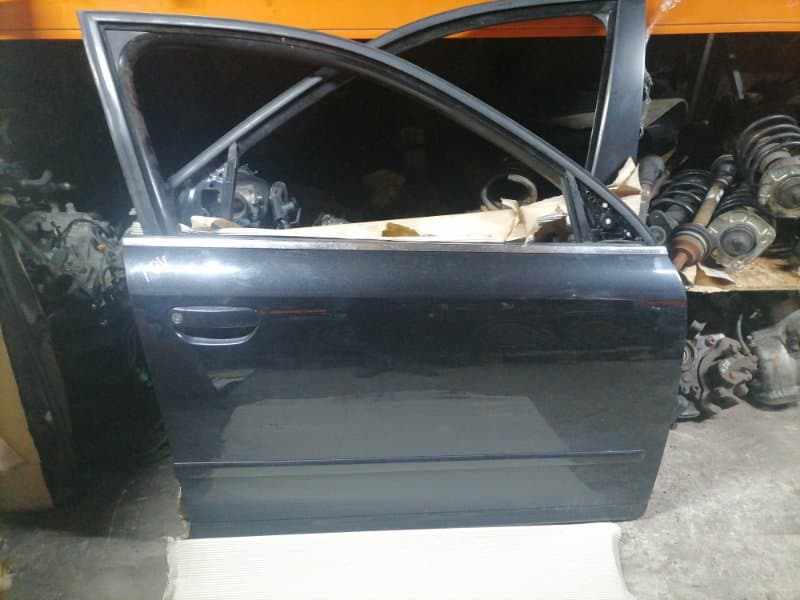 Дверь Audi A4 8E5 AMB 2003 перед. прав. (б/у)