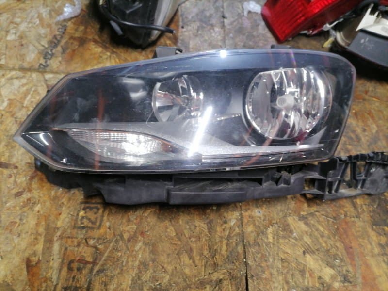 Фара Volkswagen Polo 6R1 CBZ 2013 перед. лев. (б/у)
