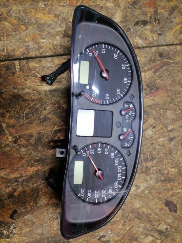 Щиток приборов Volkswagen Passat 3B5 APU 2000 (б/у)