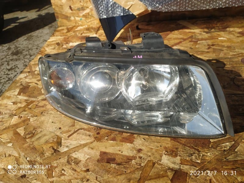Фара ксенон Audi A4 8E5 AMB 2003 перед. прав. (б/у)
