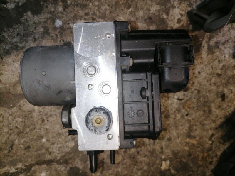 Блок abs Audi a4 8E B6 AMB 2001 (б/у)