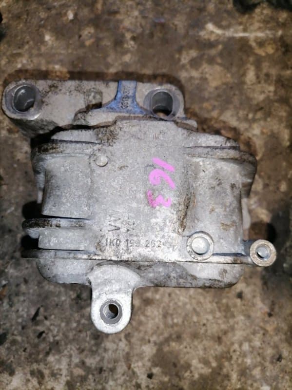 Опора Audi A3 8P1 BSE 2007 (б/у)