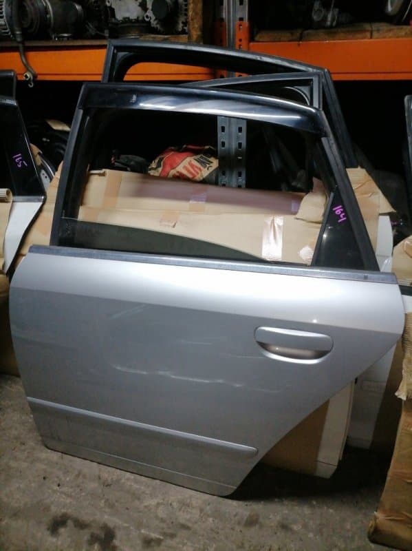 Дверь Audi A4 8E5 AMB 2003 задн. лев. (б/у)