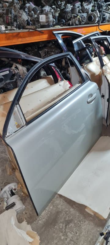 Дверь Volvo C30 MK B5244S 2008 лев. (б/у)