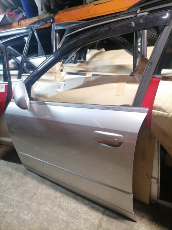 Дверь Audi A4 8E5 AMB 2003 перед. лев. (б/у)