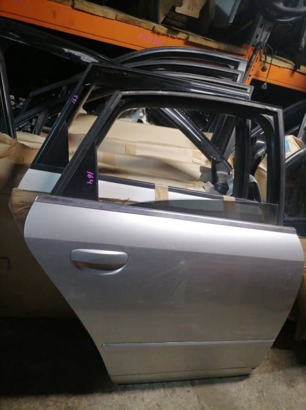 Дверь Audi A4 8E5 AMB 2003 задн. прав. (б/у)