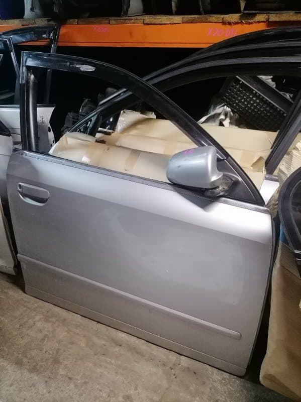 Дверь Audi A4 8E5 AMB 2003 перед. прав. (б/у)