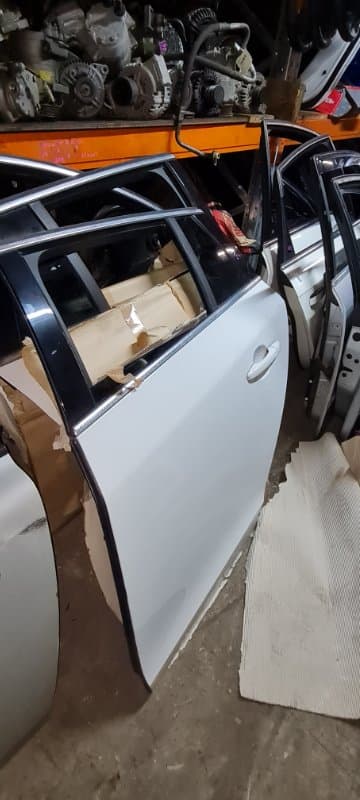 Дверь Volvo V60 B6304T 2010 задн. лев. (б/у)