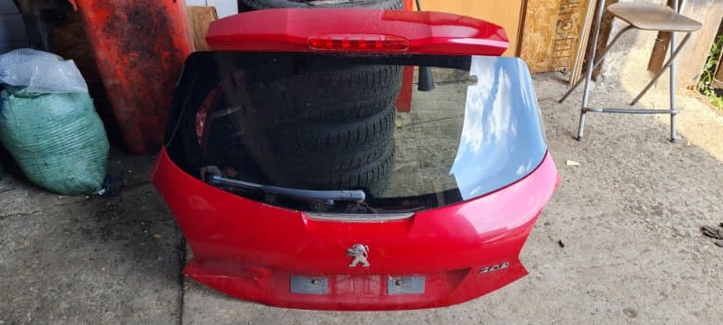 Крышка багажника Peugeot 208 2012 (б/у)