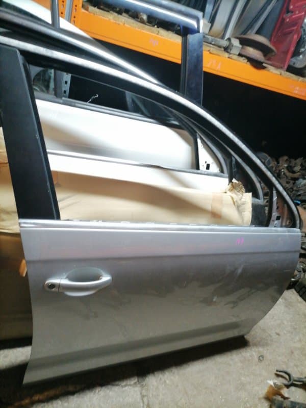 Дверь Volkswagen Jetta 1K2 BLG 2008 перед. прав. (б/у)