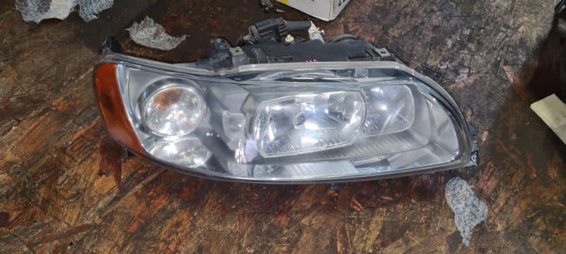 Фара ксенон Volvo XC70 УНИВЕРСАЛ 2004 прав. (б/у)