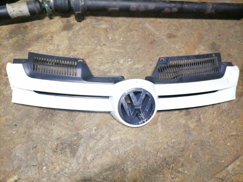 Решетка радиатора Volkswagen Golf 1K1 BLF 2006 (б/у)