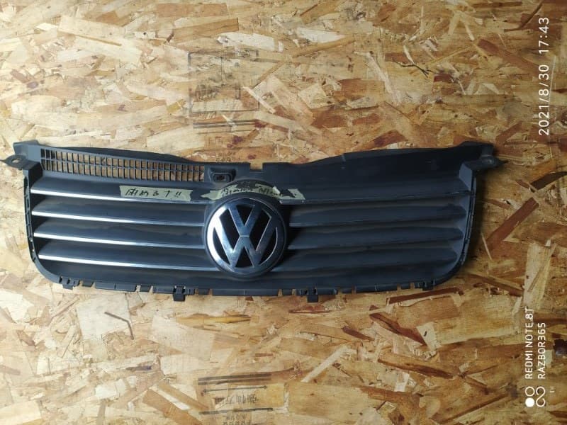 Решетка радиатора Volksawgen Passat B5+ AWT 2001 (б/у)