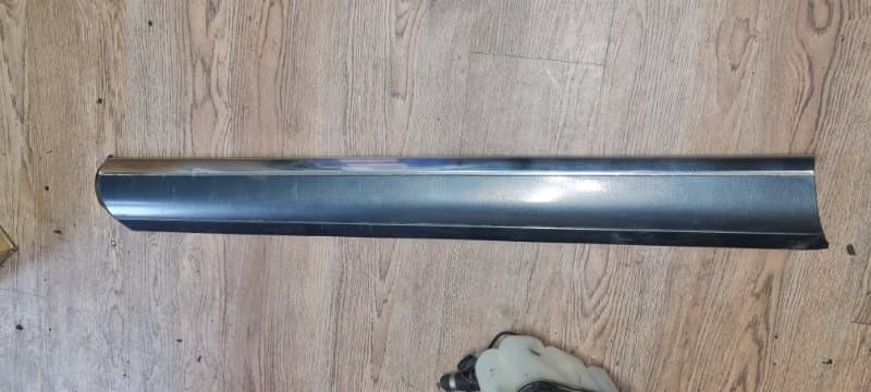 Молдинг на дверь Volkswagen Touareg 7L6 BMV 2005 перед. лев. (б/у)