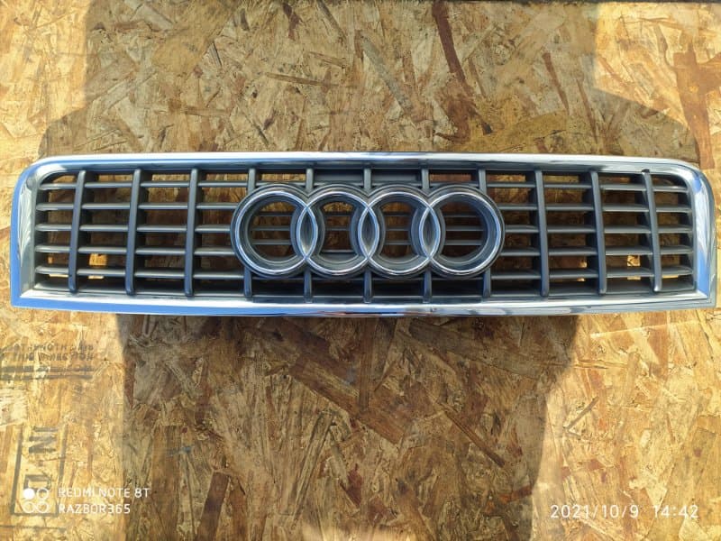 Решетка радиатора AUDI S4 A4 B6 4.2 BBK 2004 (б/у)