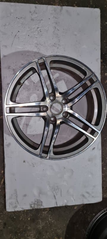 Комплект колесных дисков VIA для VAG R18 5X112 ET38 Audi (б/у)