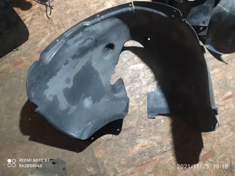 Подкрылок VOLKSWAGEN Touareg 7L 2004 2005 перед. прав. (б/у)