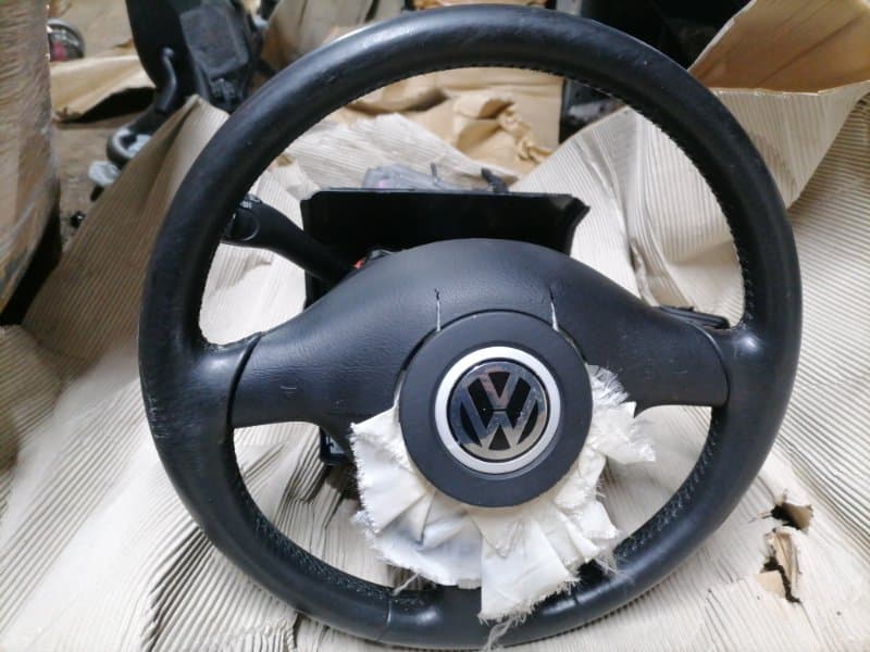 Руль Volkswagen Passat 3B5 APU 2000 (б/у)