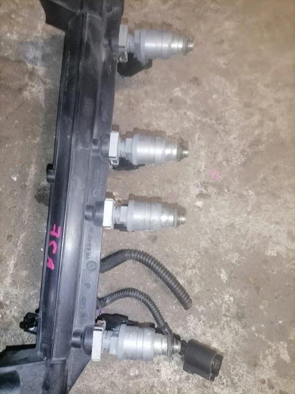 Форсунка топливная Audi A3 8P1 BSE 2007 (б/у)