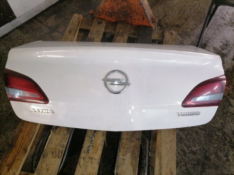 Крышка багажника Opel Astra J A14NET 2013 (б/у)