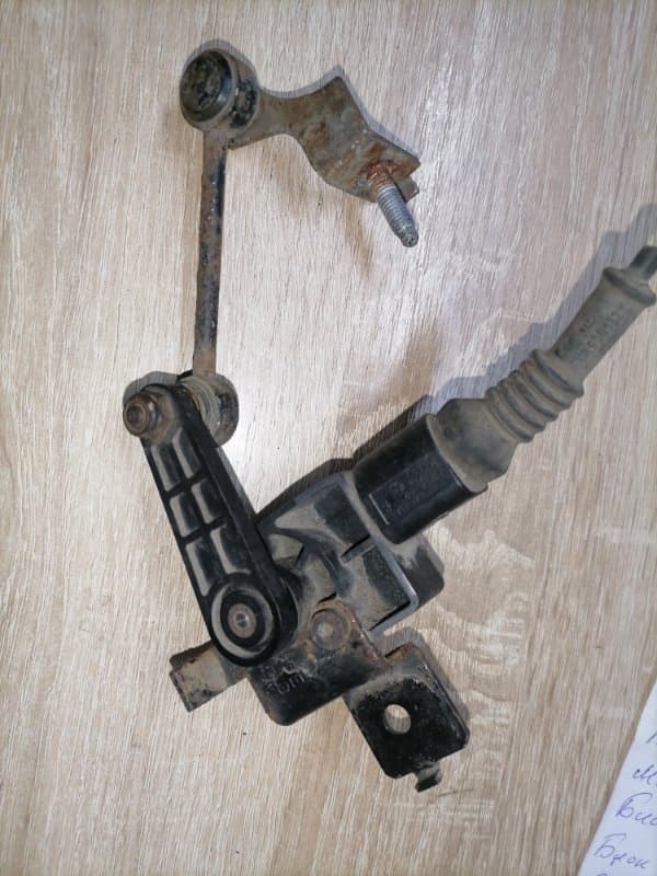 Датчик уровня подвески Audi A3 8P1 AXW 2004 (б/у)