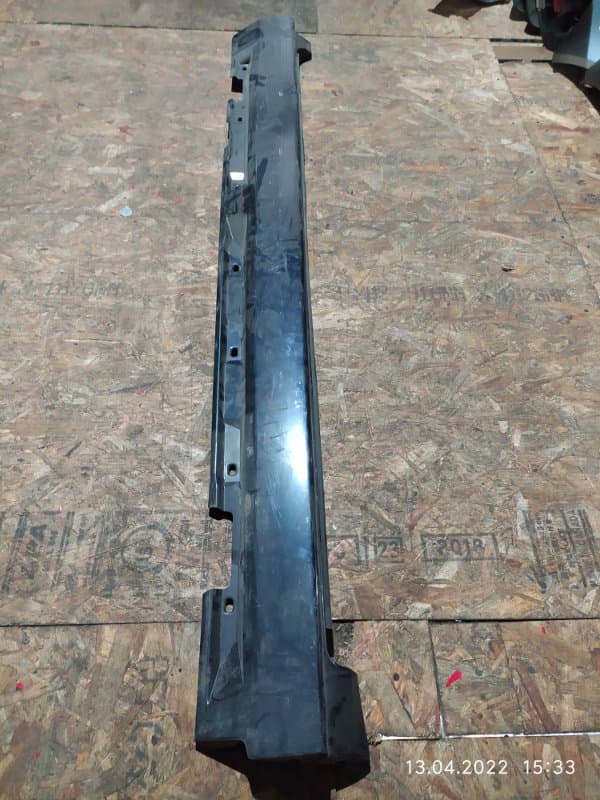Накладка на порог VOLVO S40 V50 B5254T3 2008 прав. (б/у)