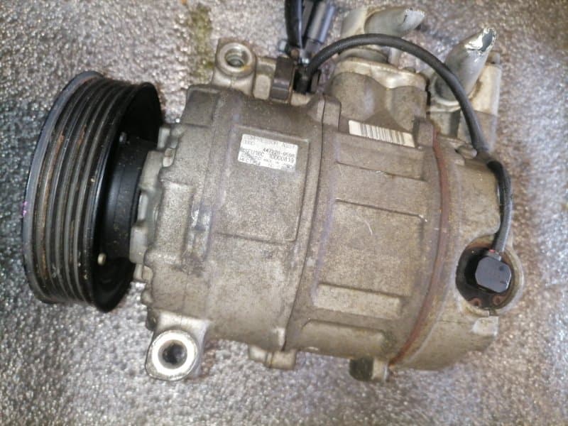 Компрессор кондиционера Audi A4 8E5 AMB 2003 (б/у)