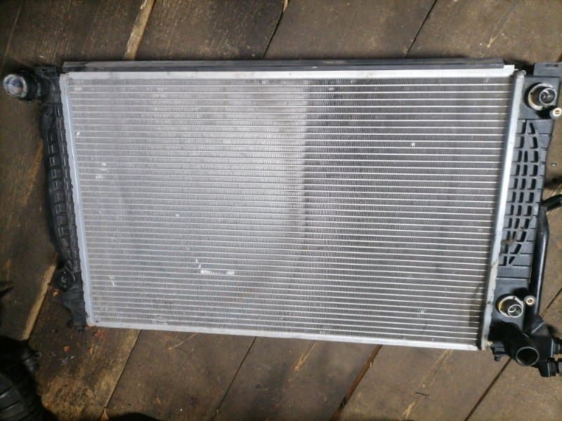 Радиатор ДВС Audi A4 8D B5 2.4 2000 (б/у)