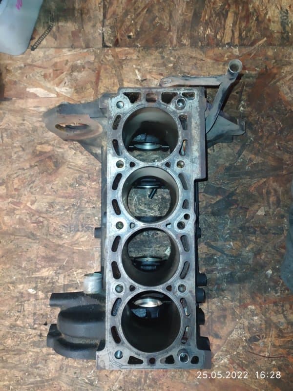 Блок цилиндров X18XE1 Opel Opel ZAFIRA A F75 X18XE1 2001 (б/у)