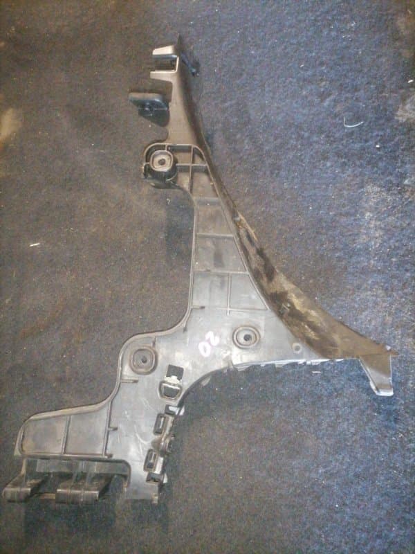 Кронштейн бампера Audi A3 8P1 AXW 2004 (б/у)
