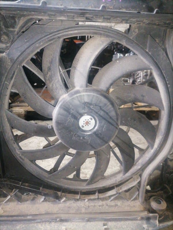 Вентилятор Audi A4 8E5 AMB 2003 перед. лев. (б/у)