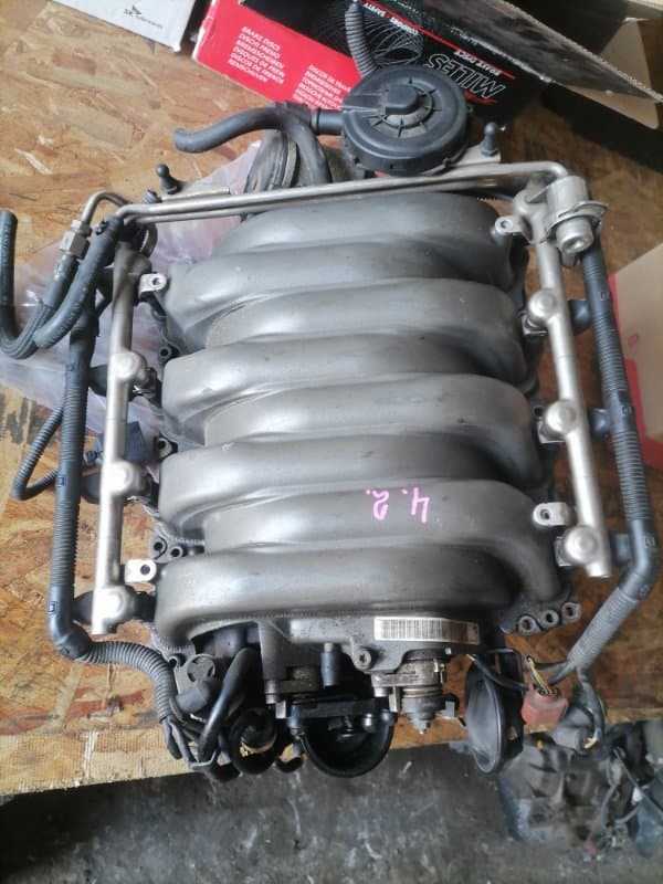 Коллектор впускной Audi A8 D3 BFM 4.2 2006 (б/у)