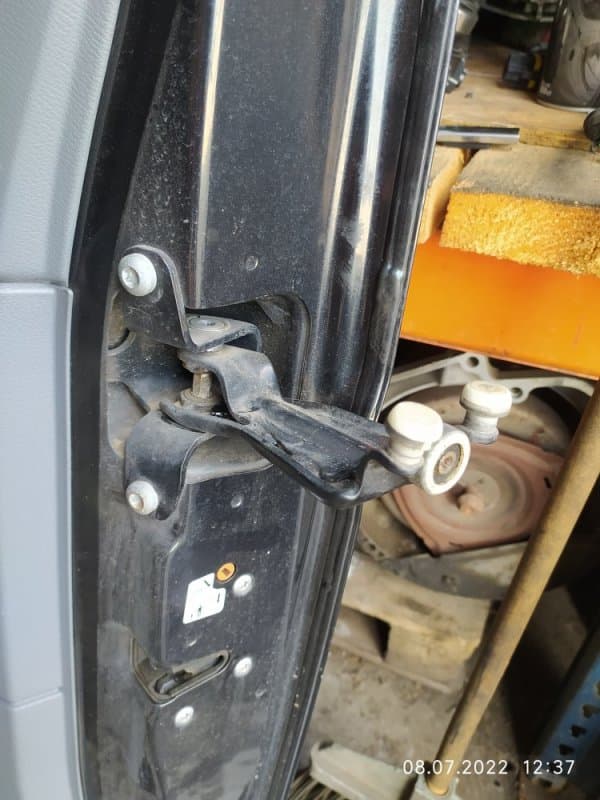 Ролик раздвижной двери Mercedes-Benz Viano W639 112.951 2006 задн. прав. (б/у)