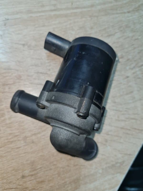 Водяной электро насос AUDI VOLKSWAGEN (б/у)