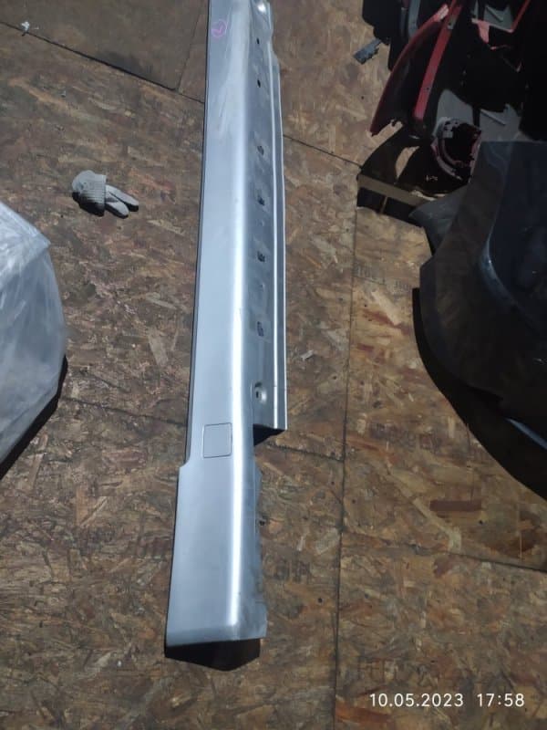 Накладка на порог Mercedes-Benz E-Class W210 112.914 ( 2.6 ) 2001 лев. (б/у)
