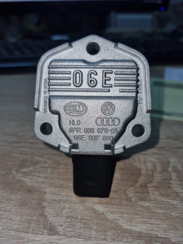 Датчик давления масла AUDI VOLKSWAGEN